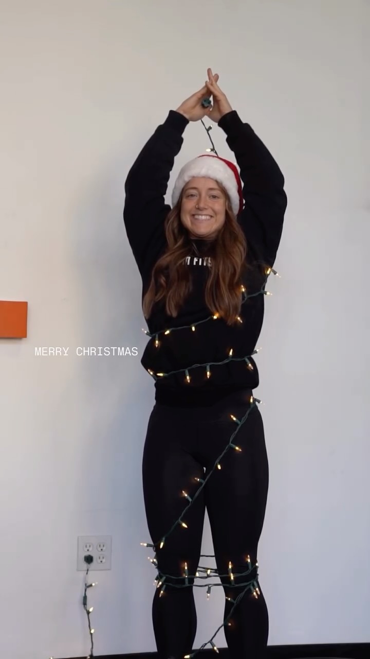 Santa Monica 9 Sending holiday cheer to our Fitstop community around the world ✨
Wishing you a happy, healthy holiday season and a strong finish to the year 💪
