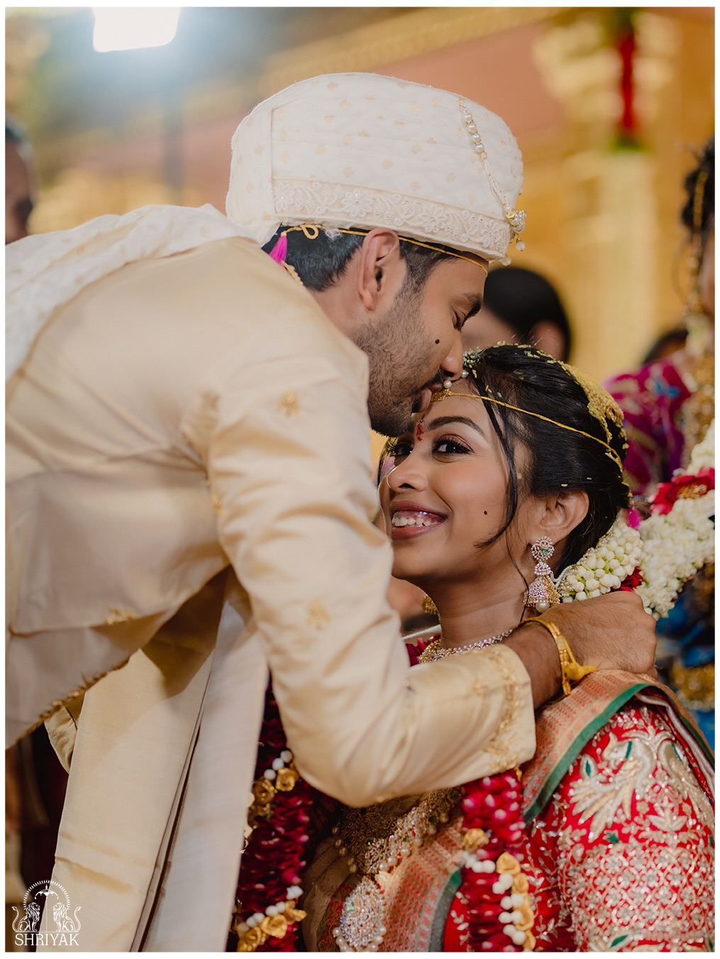 It wasn’t just their moment. It belonged to everyone who prayed for this day ✨🤍
Sushmitha & Prudhvi
#shriyak #wedding #teluguweddings #pelli #weddingphotography