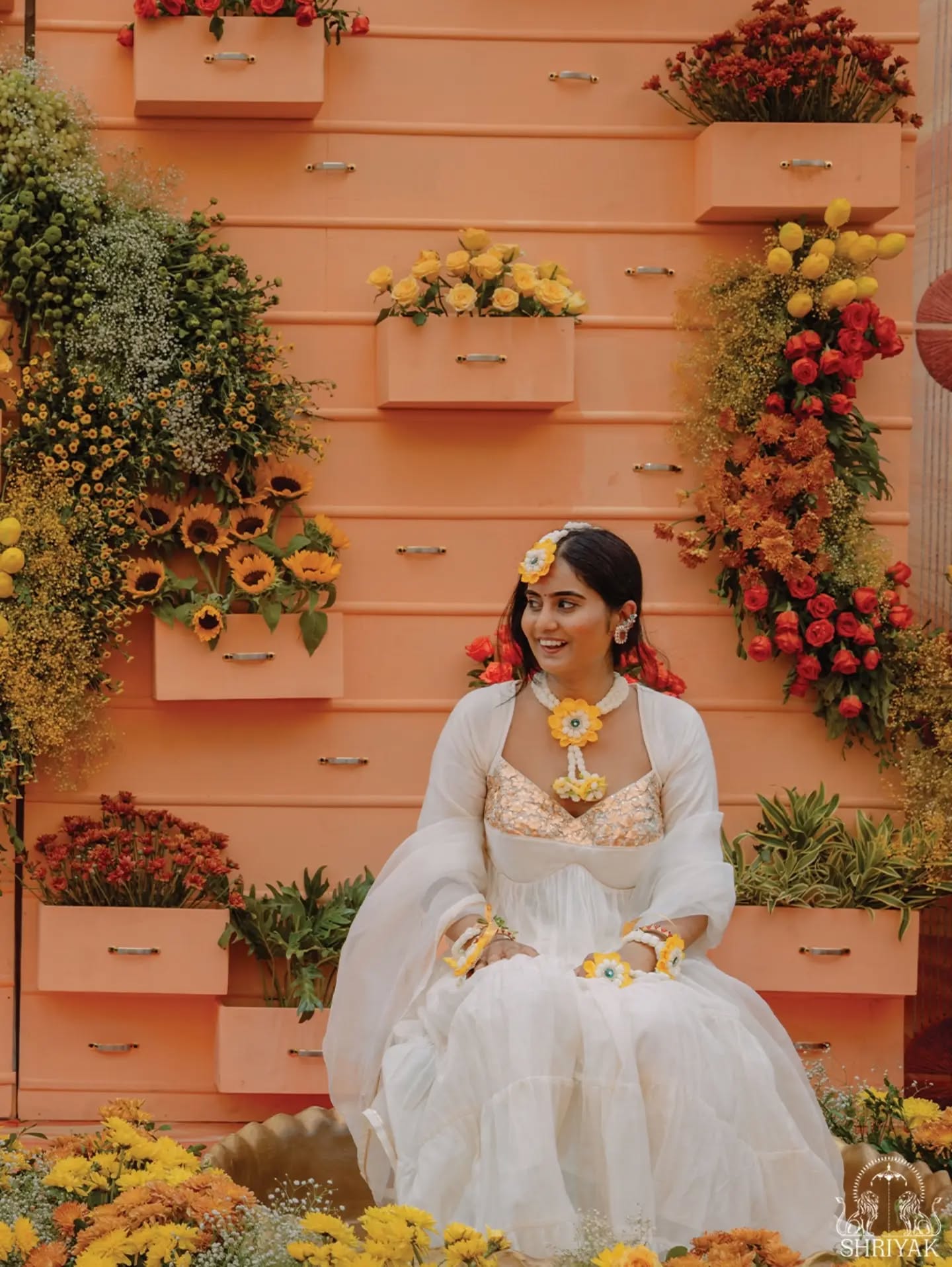 What began with crisp whites and bright smiles slowly transformed into shades of haldi, laughter, and celebration ✨
Venue: @brickbayretreat
Decor: @shiivam_eventz