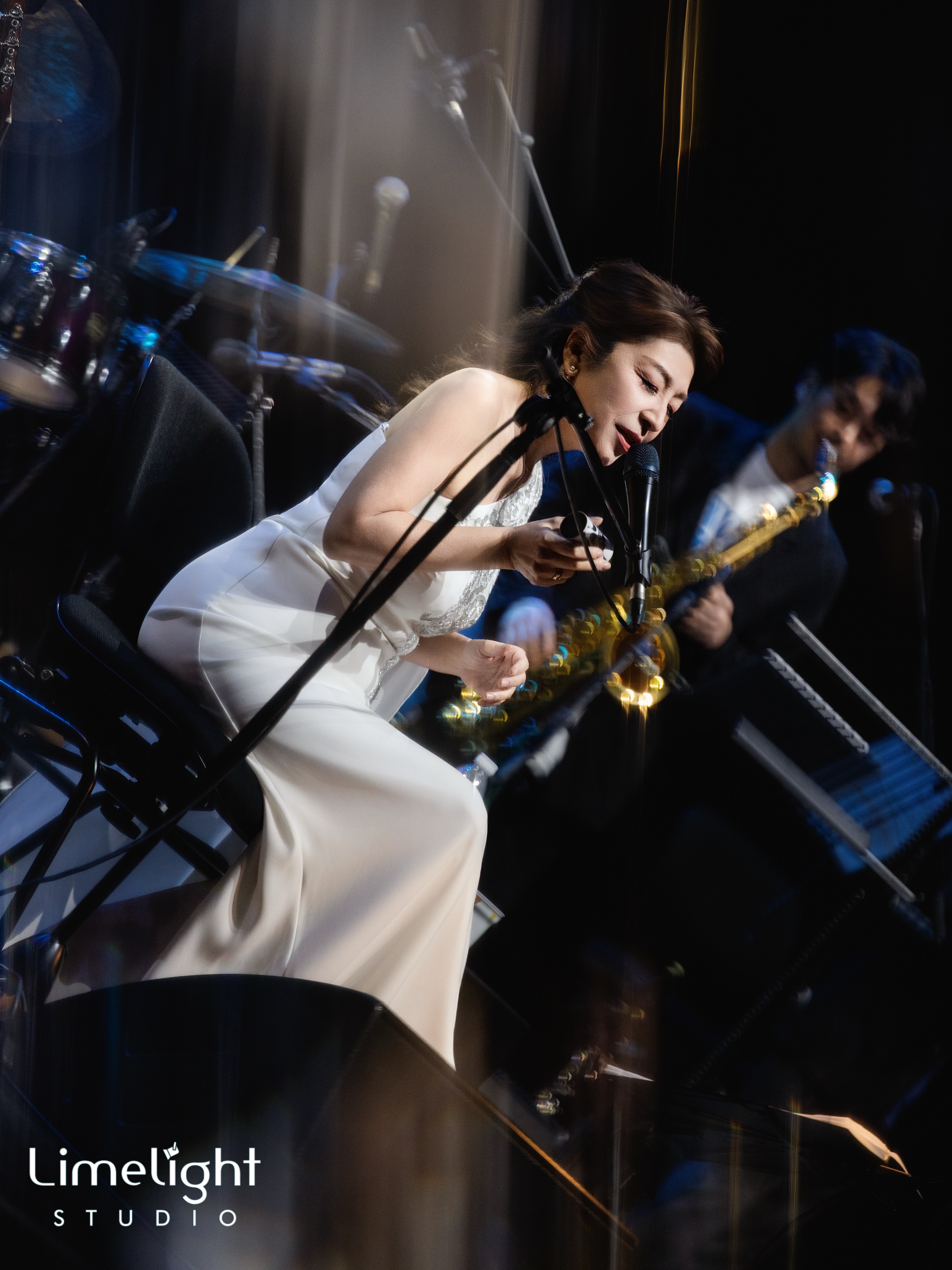 Enchanting evening with Lisa Ono 🌙
Her world tour stopped by last night, and we at limelight studio had the honor of handling the styling, makeup, and photography.
Two show-stopping looks, each one a dream—captured behind the lens.
Grateful to be part of this beautiful night of music and artistry. ✨
📸: limelight studio
#LisaOno #小野丽莎 #limelightstudiosg #WorldTour #makeupandphotography