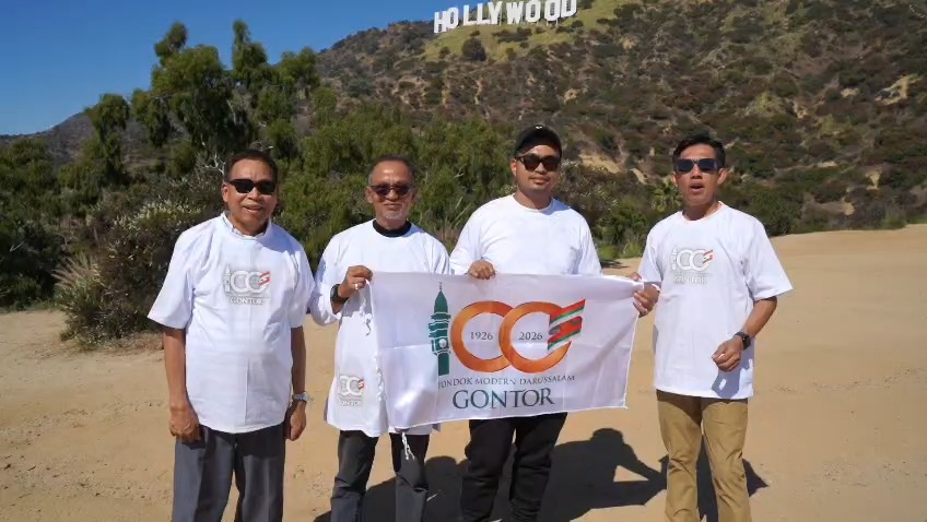 Dari Los Angeles, California, Amerika Serikat, tepatnya di Hollywood Sign dengan jarak kurang lebih 14.000 kilometer dari pondok Modern Darussalam Gontor. Doa-doa kebaikan disampaikan kepada Pondok Modern Darussalam Gontor dan Keluarga Besar Gontor.#majalahgontor #gontornews #100tahungontor #gontorponorogo Dari Los Angeles, California, Amerika Serikat, tepatnya di Hollywood Sign dengan jarak kurang lebih 14.000 kilometer dari pondok Modern Darussalam Gontor. Doa-doa kebaikan disampaikan kepada Pondok Modern Darussalam Gontor dan Keluarga Besar Gontor.#majalahgontor #gontornews #100tahungontor #gontorponorogo